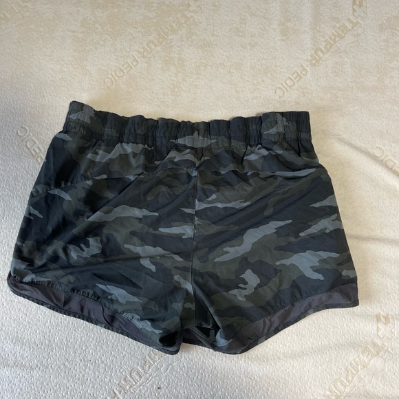 Athleta camo green running shorts - Picture 2 of 4
